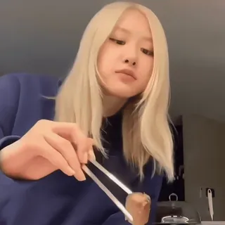 🍪 c0b59723 woman, blonde hair, food, chopsticks, eating whatsapp sticker