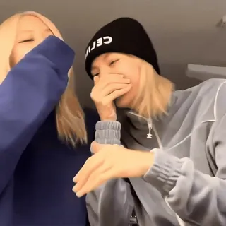 🍪 c9e3f02d people, women, laughing, friends, happy whatsapp sticker