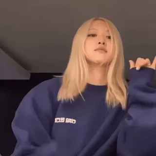 🍪 ef01a4d4 woman, blonde hair, sweater, portrait, person, indoors whatsapp sticker