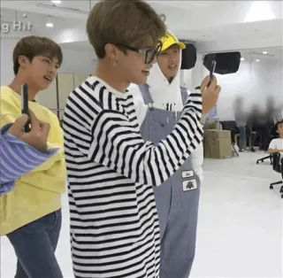 ✨ 7e7233e7 nhóm, người, đàn ông, selfie, trong nhà, gương telegram sticker