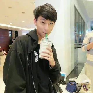 🐚 9e97cbc4 人, 饮用, 连帽衫, 饮料, 年轻人 whatsapp sticker