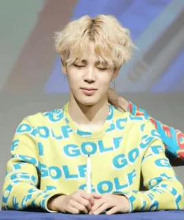 🌈 1de43e87 GOLF persona, capelli biondi, occhi chiusi, golf, maglione telegram sticker