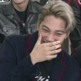 😂 0248df41 người đàn ông, cười, khuôn mặt, vui vẻ, trong nhà, người telegram sticker