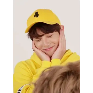 ☺️ b765fde3 4 người, mũ, vàng, Hàn Quốc, dễ thương, châu Á telegram sticker