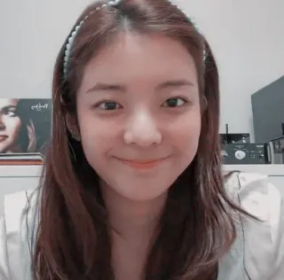 🌸 902c5926 여자, 인물사진, 사람, 미소, 셀카, 얼굴 telegram sticker