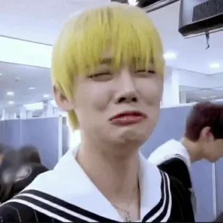 🦊 1ab23f87 menangis, sedih, kesal, emosional, tertekan, rambut kuning telegram sticker