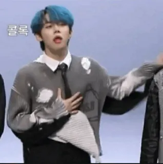 🦊 26e59878 롤록 pria, korea, rambut biru, sweter, ekspresi telegram sticker