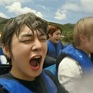 🦊 41a2a655 orang, jaket pelampung, arung jeram, jalan-jalan, naik perahu, kebahagiaan, sungai telegram sticker