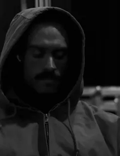 😶‍🌫️ d8ed9edb homem, moletom com capuz, bigode, retrato, preto e branco, pessoa telegram sticker