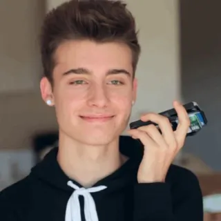 🐠 94e88a6f person, smile, holding, selfie, young telegram sticker