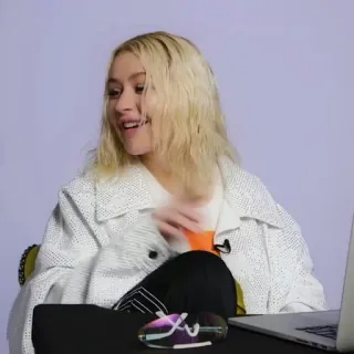 🌻 f2dd1e25 Christina Aguilera Christina Aguilera, Sängerin, Popstar, Promi, blond, Frau, Person telegram sticker