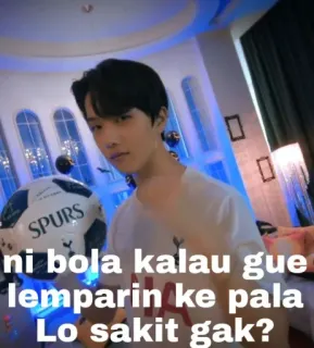 🙂 2ecb4f96 ni bola kalau gue lemparin ke pala Lo sakit gak? soccer, football, sports, indonesian text, man, ball telegram sticker