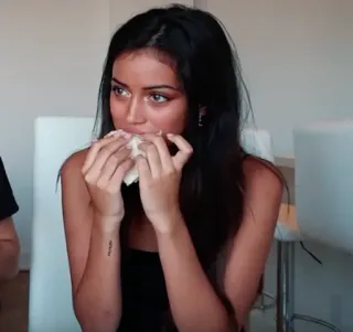 🌮 cceab937 donna, mangiare, ritratto, bruna, sandwich, persona telegram sticker