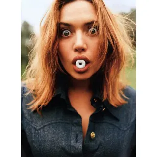 😳 32eb4897 mulher, retrato, pessoa, expressão, donut, olhos, cabelo ruivo telegram sticker