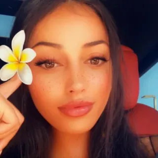 🍥 6dc280e2 ผู้หญิง, ดอกไม้, ภาพเหมือน, ความงาม, เซลฟี่, ผมสีน้ำตาลเข้ม telegram sticker