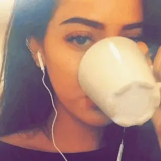 🍥 865361c5 ผู้หญิง, กาแฟ, แก้ว, ภาพเหมือน, หูฟัง, ดื่ม telegram sticker