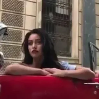 🍥 b35a0724 ผู้หญิง, รถสีแดง, ภาพเหมือน telegram sticker