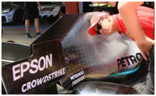 👀 1a41a706 F1, Formule 1, racen, auto, motorsport, Ferrari, Mercedes whatsapp sticker