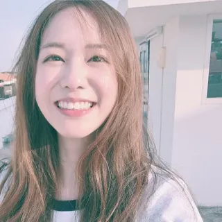 😄 9a7fcc19 女性, 笑顔, 人物, ポートレート, 幸せ, 女性 whatsapp sticker