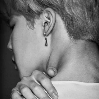 ⌚️ 69218c06 ucho, szyja, ramię, ręka, monochromatyczny, biżuteria telegram sticker