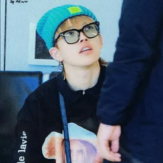 📎 8748a107 de lavie personne, homme, portrait, lunettes, bonnet, style telegram sticker