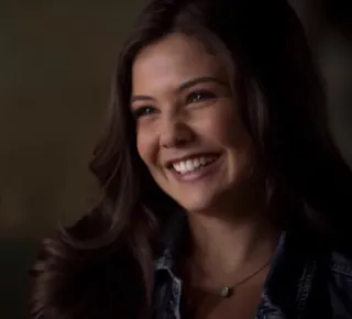 😂 24e801b0 女人, 肖像, 黑发, 微笑, 项链, 漂亮, 年轻 whatsapp sticker