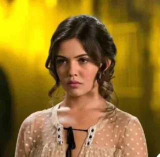 😠 8dc52eb8 女人, 肖像, 人物, 严肃, 女演员, 黑发 whatsapp sticker