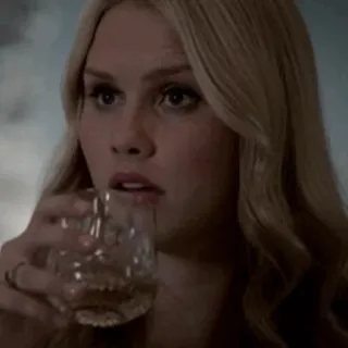 🗽 08bb3ba2 mujer, bebiendo, rubia, vaso, alcohol whatsapp sticker