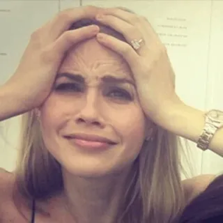 🗽 0e3bbf07 mujer, estresada, preocupada, dolor de cabeza, frustrada, ansiosa, molesta whatsapp sticker