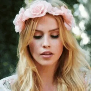 🗽 626a9ffa mujer, corona de flores, pelo rubio, retrato, belleza whatsapp sticker