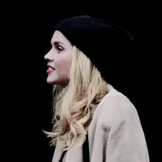 🗽 6891398b mujer, retrato, persona, pelo rubio, gorro, perfil whatsapp sticker