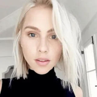 🗽 70dae461 retrato, rubia, mujer, persona, selfie, chica whatsapp sticker