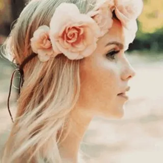 🗽 8ab207a2 mujer, chica, retrato, corona de flores, rubia, belleza, floral, diadema whatsapp sticker