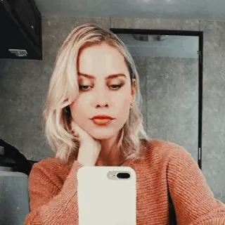 🗽 b5b48b1c mujer, selfie, retrato, rubia, persona, interior whatsapp sticker