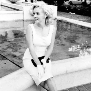 🥀 1e0ed3d9 Marilyn Monroe マリリン・モンロー, 女優, ブロンド, クラシック, ヴィンテージ, ファッション, アイコン telegram sticker