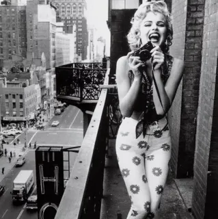 🥀 223c3026 女性, 都市, カメラ, 写真, 都会, レトロ telegram sticker