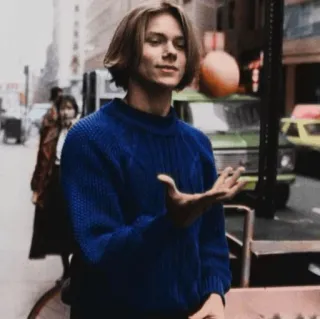 ⚡ 87f31d1b 男, ボール, 青いセーター, 都市, ジャグリング, 道 telegram sticker