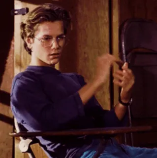 ⚡ 8a71d909 リバー・フェニックス, 俳優, ヴィンテージ, 90年代, セレブ, メガネ telegram sticker