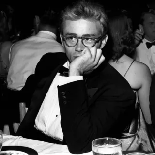 🌛 aabbbf4a James Dean ジェームズ・ディーン, 俳優, 有名人, ポートレート, 白黒, メガネ, タキシード telegram sticker