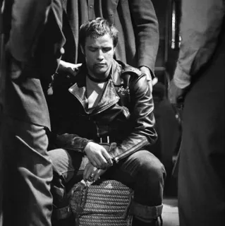 💸 fcb22e61 Marlon Brando The Wild One マーロン・ブランド, 乱暴者, 映画, 俳優, レザージャケット, 白黒 telegram sticker