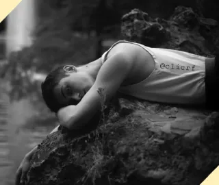 〽️ 3e681de3 @clicrf osoba, leżący, skała, woda, monochromatyczny telegram sticker