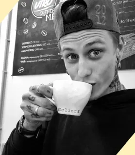 〽️ 4f4285cd UTRO
COFFEE
ME
зеливого стил
эспрессо допио 50 ме
АМЕРИКАНО (10)
R
4000000
@clicrf
20
12
10.300 мл
150/25 мл kawa, kawiarnia, portret, mężczyzna, napój, rosyjski tekst telegram sticker