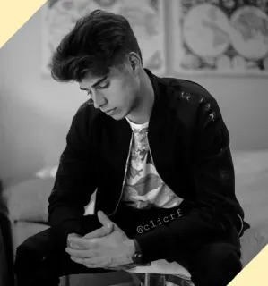 〽️ 684edc17 @clicrf mężczyzna, model, portret, czarno-białe telegram sticker