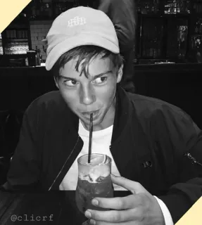 〽️ 6c1bd845 @clicrf osoba, napój, picie, kapelusz, portret telegram sticker