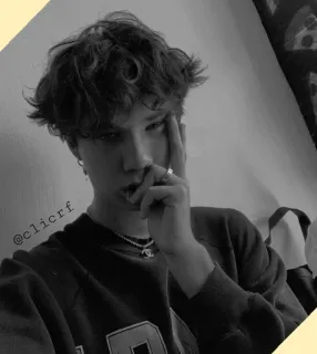 〽️ 9ebf5772 @clicrf mężczyzna, portret, czarno-biały, młody, media społecznościowe, internet telegram sticker