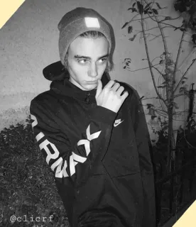 〽️ c8ba8f99 @clicrf osoba, mężczyzna, czapka zimowa, bluza z kapturem telegram sticker