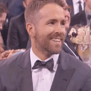 🔮 60dbf94d Ryan Reynolds celebryta, aktor, uśmiech, garnitur, muszka telegram sticker