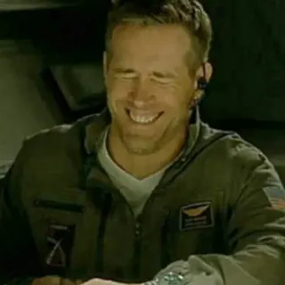 🔮 61578a8c Ryan Reynolds aktor, celebryta, wyraz twarzy, uśmiech telegram sticker