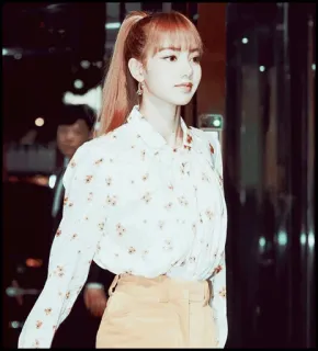 🐇 37bb8cc2 Lisa kpop, sängerin, mode, idol, promi, frau, lisa, blackpink whatsapp sticker