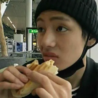 🥨 a8123166 사람, 먹는, 샌드위치, 모자, 캐주얼, 음식 telegram sticker